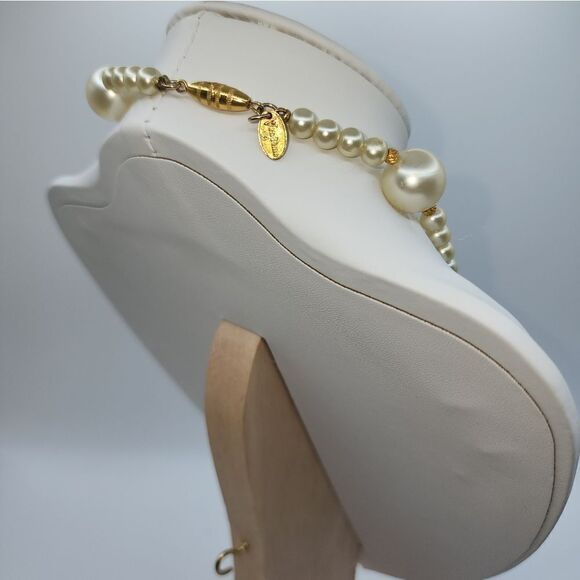 Vendome Gold Tone Faux Pearl and Blue Acrylic Beads 26 Inch Necklace Vtg - Picture 2 of 5